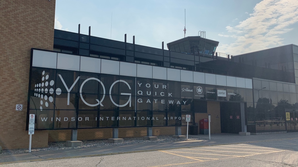 YQG Windsor International Airport 
